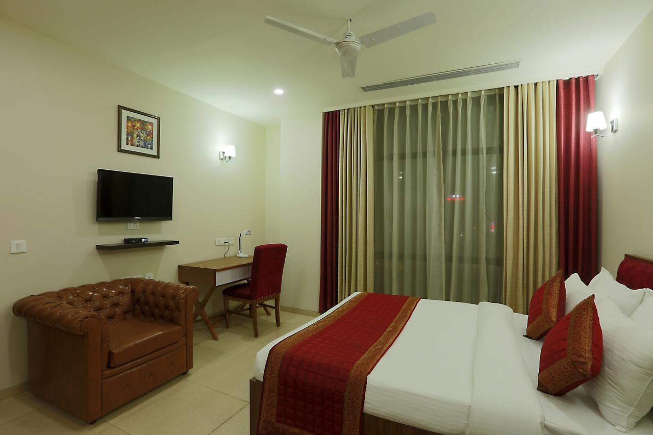 Fairvacanze Inns And Suites ソニパット エクステリア 写真
